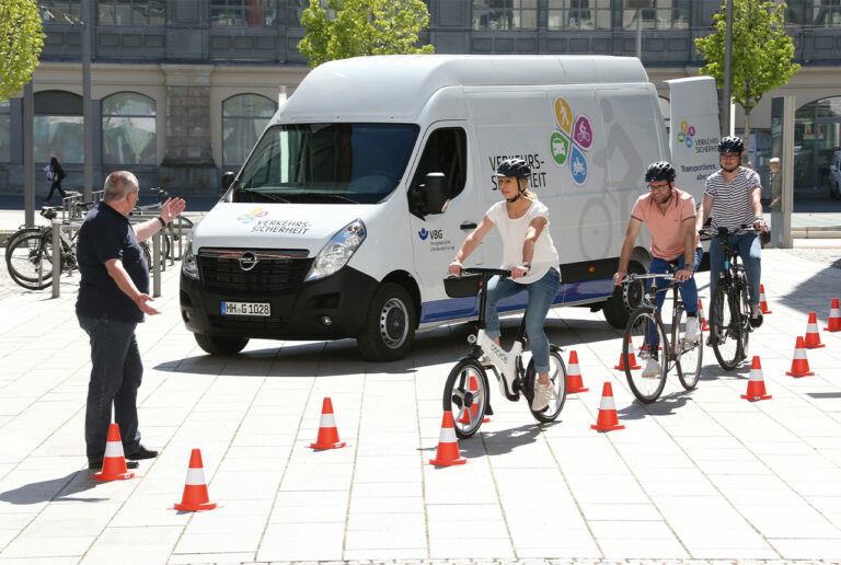 Das Präventionsmobil Verkehrssicherheit der VBG vor Ort im Einsatz