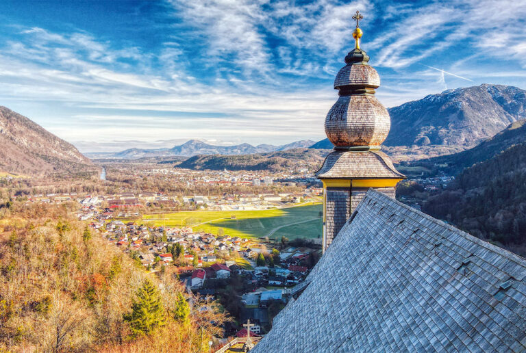 Ansicht von Bad Reichenhall inmitten einer schönen Berglandschaft